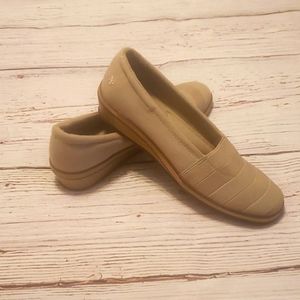 Grasshopper Ortholite Tan Loafers